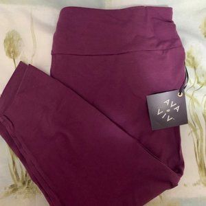 NWT Woman's 2X (20w/22W) Capri Purple Leggings